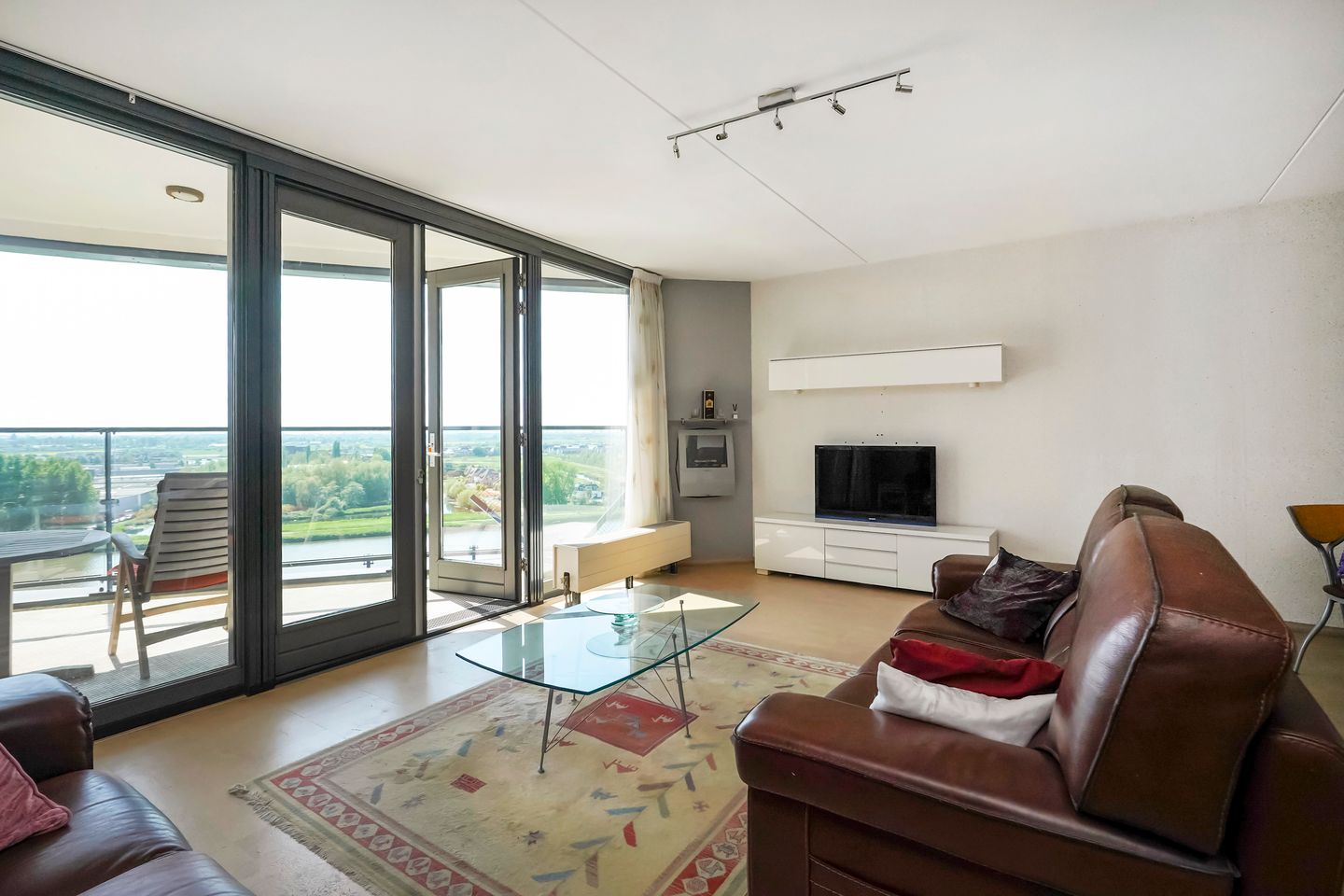 Foto 10 van Uiverplein 126