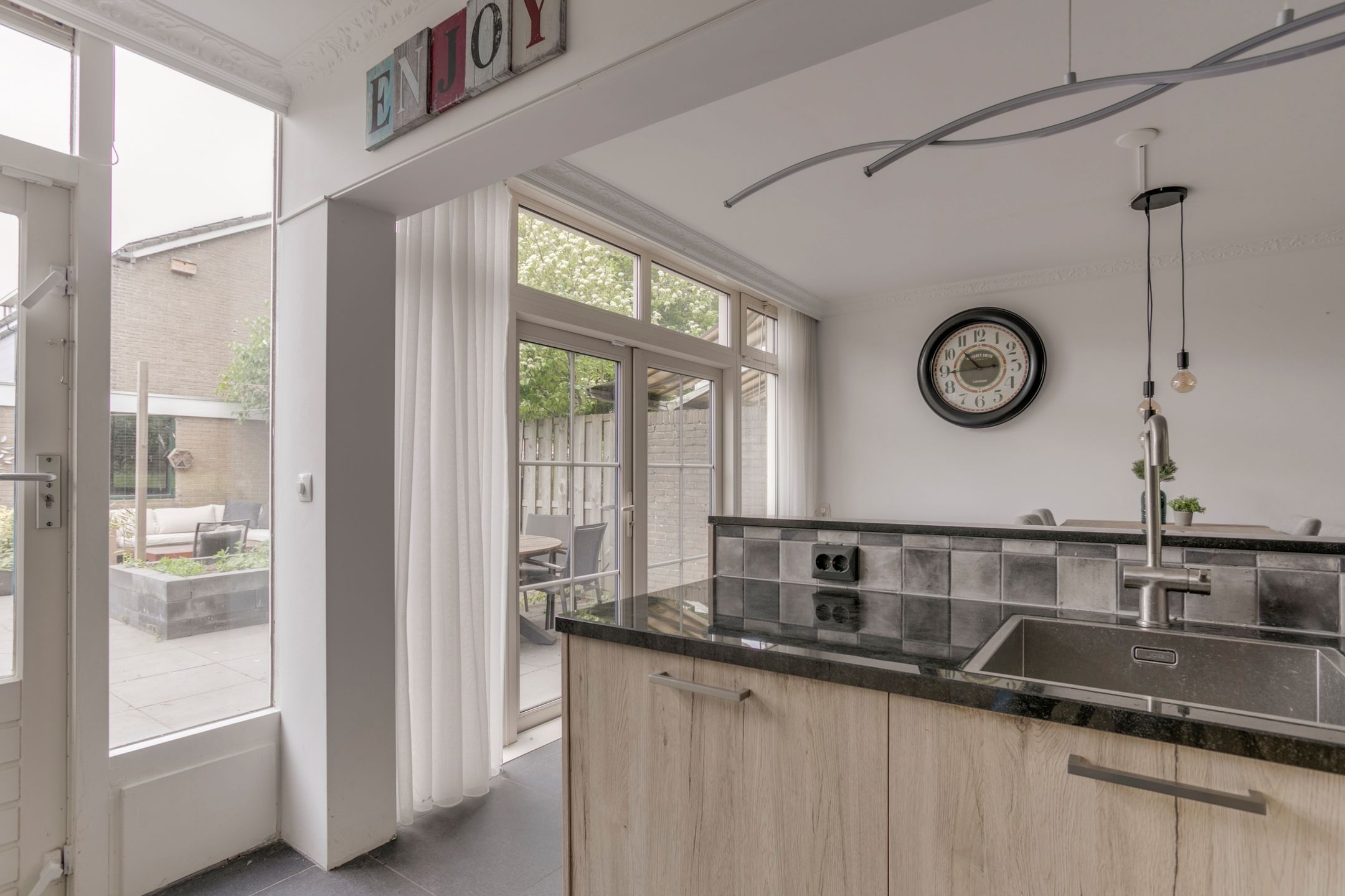 Foto 21 van Esdoornlaan 208