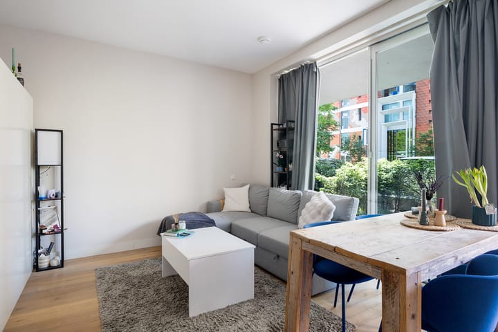 Photo 2 of Rosy Wertheimstraat 11