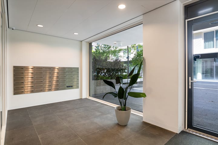 Photo 13 of Rosy Wertheimstraat 11