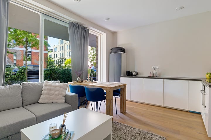 Photo 19 of Rosy Wertheimstraat 11