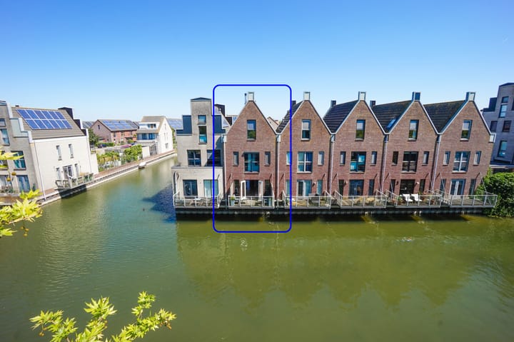 Foto 1 van Eiland van Surya 5