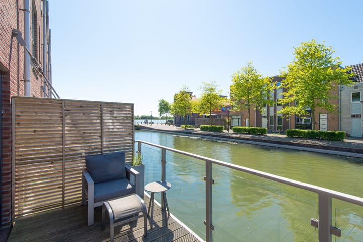 Foto 2 van Eiland van Surya 5