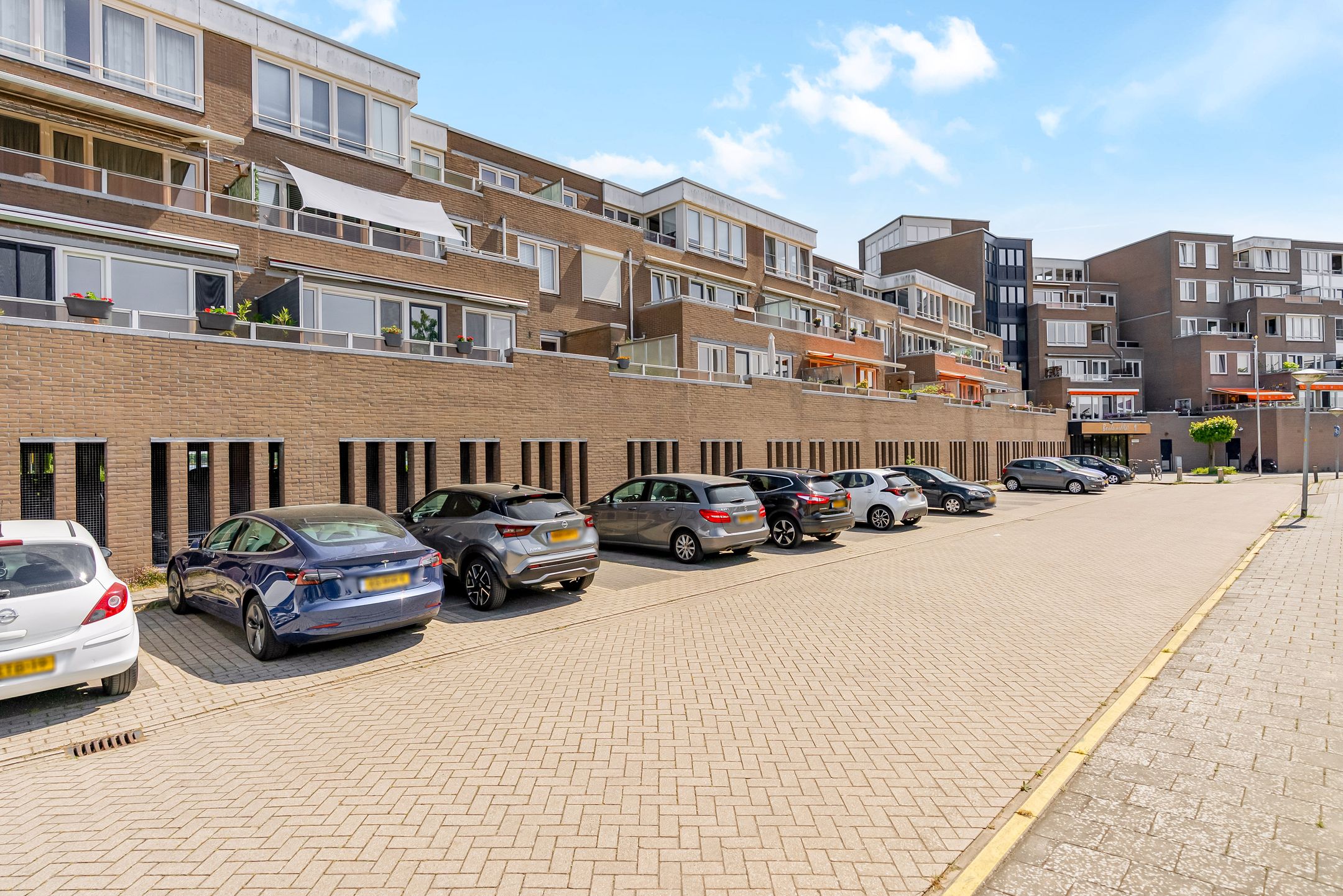 Photo 30 of Vollenhoveschans 90