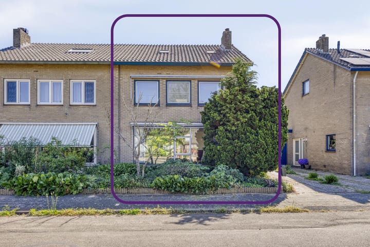 Foto 1 van Dorpsplein 15