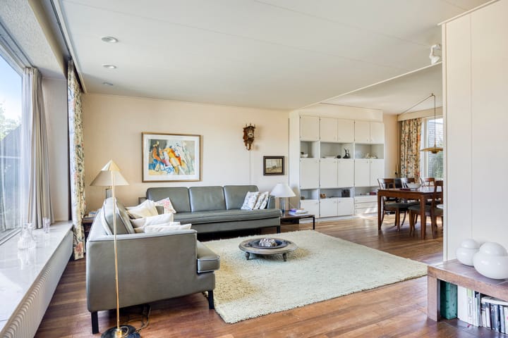 Foto 2 van Dorpsplein 15