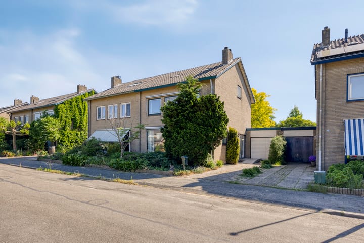 Foto 6 van Dorpsplein 15