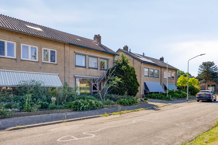 Foto 7 van Dorpsplein 15