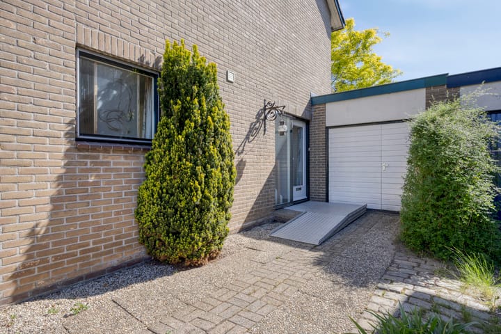 Foto 8 van Dorpsplein 15