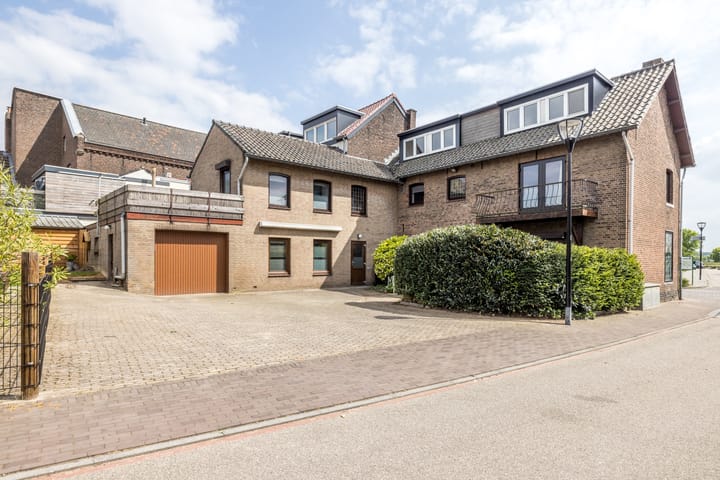 Photo 2 of Schoolstraat 1