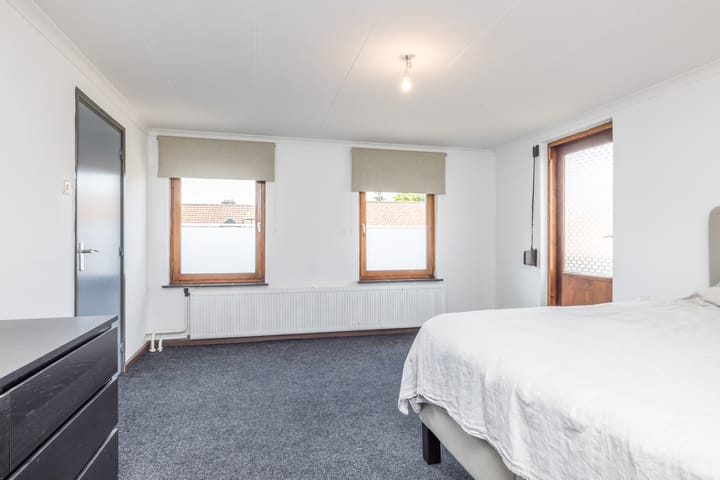 Photo 28 of Schoolstraat 1