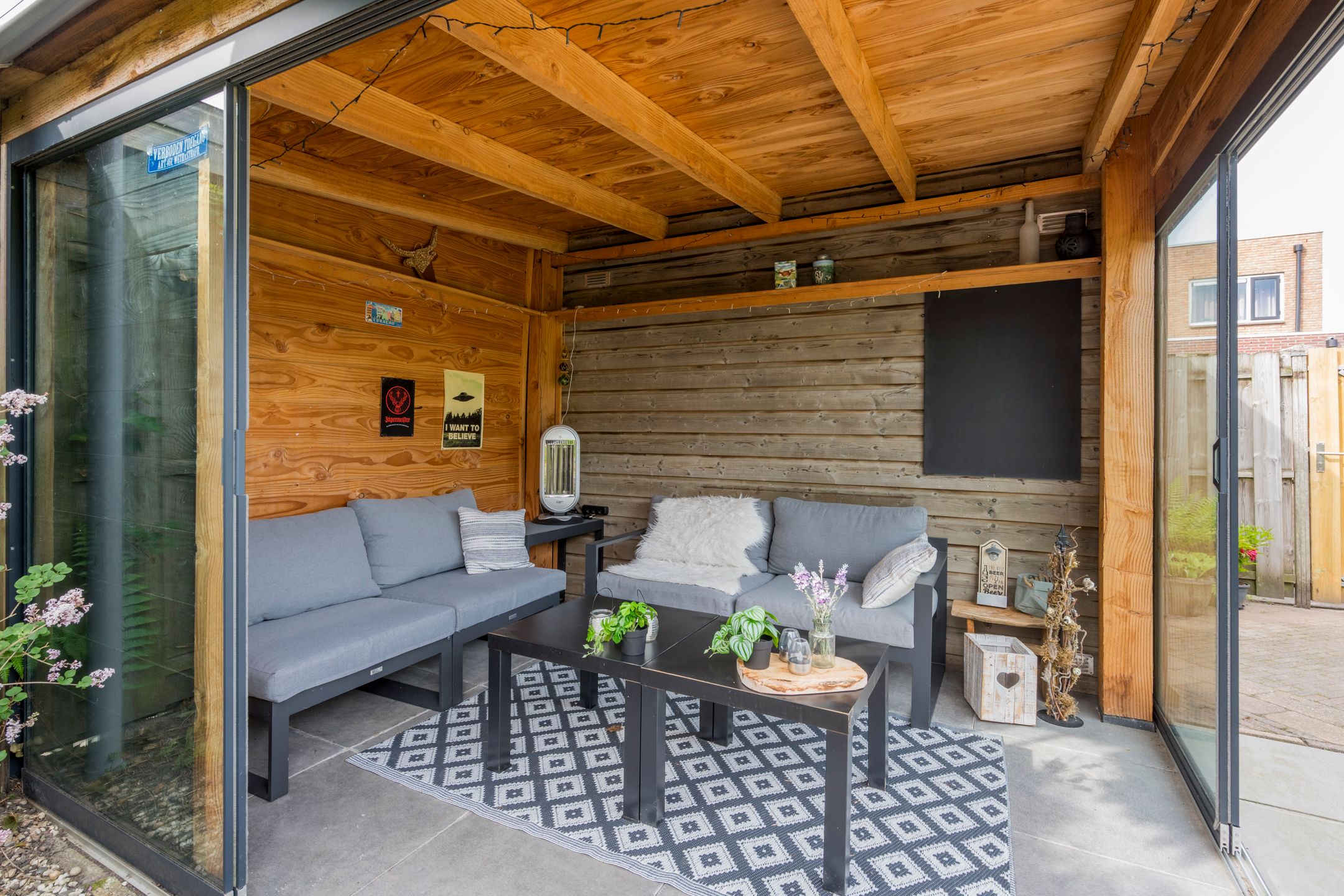 Photo 27 of Kompas 11