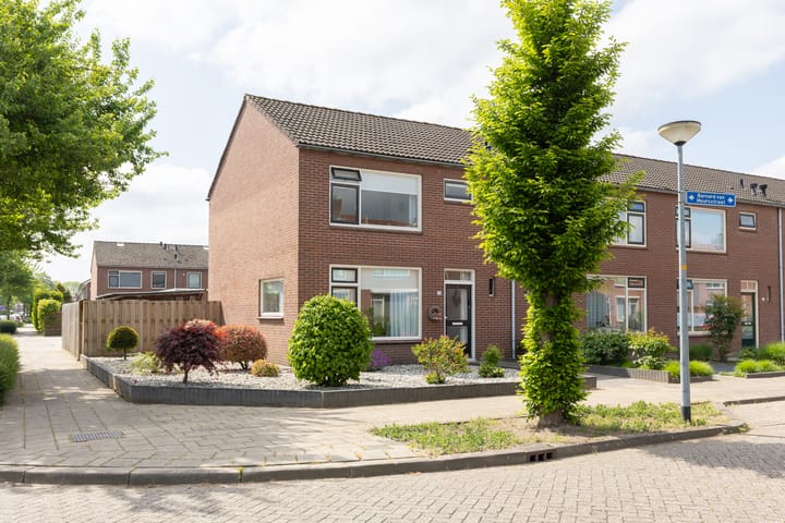 Foto 1 van Bernard van Meursstraat 24