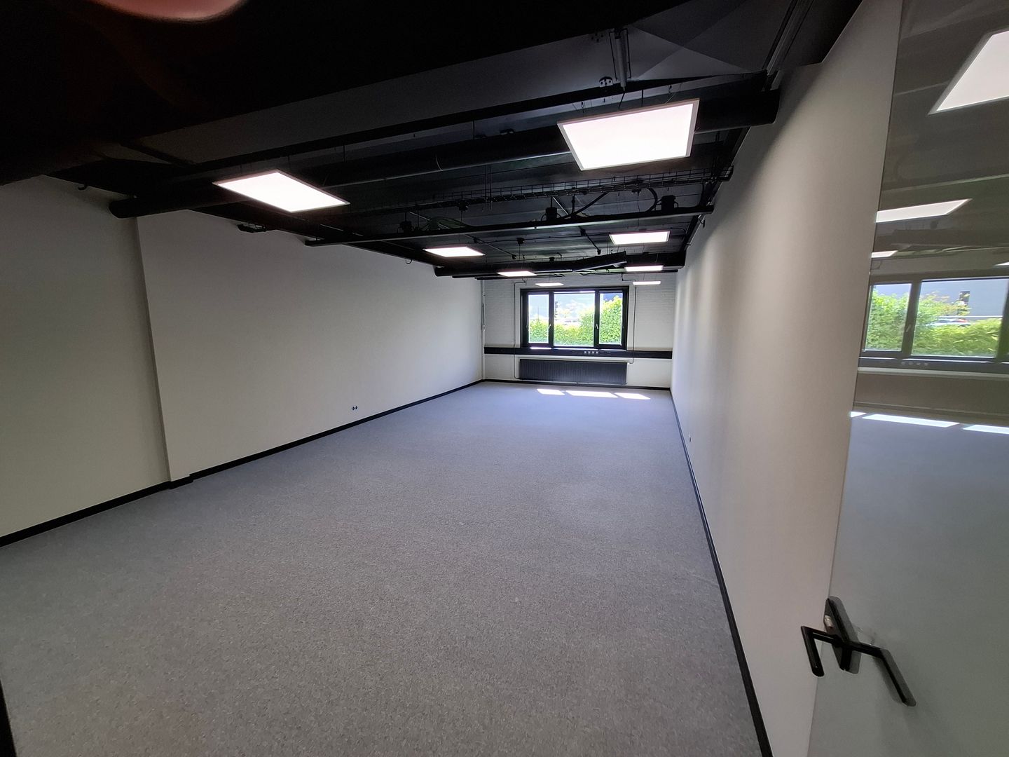 Bekijk foto 1 van Landdrostlaan 51