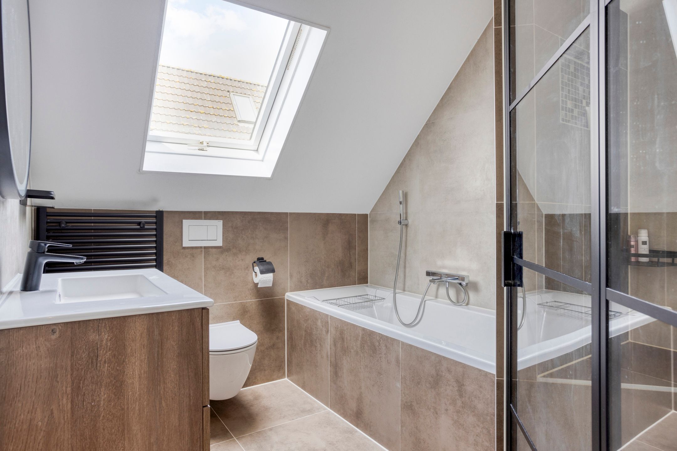 Foto 24 van Bennebroekerweg 49-A