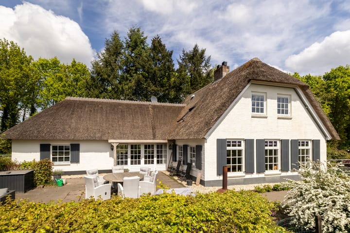 Foto 1 van Middenweg 54