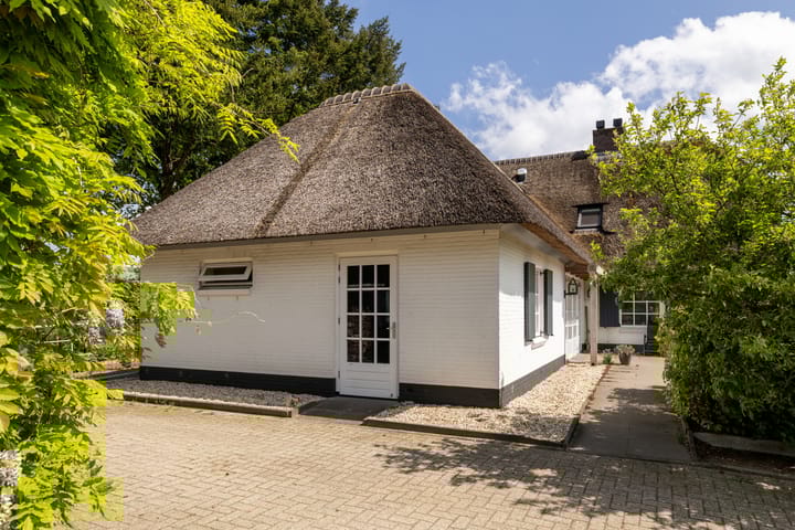 Foto 16 van Middenweg 54