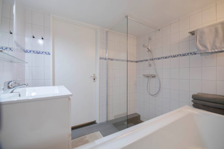 Photo 33 of Verhuellstraat 22