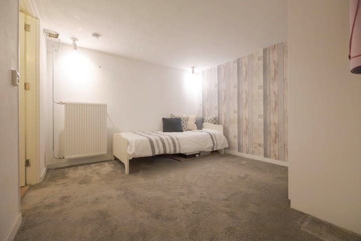 Photo 34 of Verhuellstraat 22