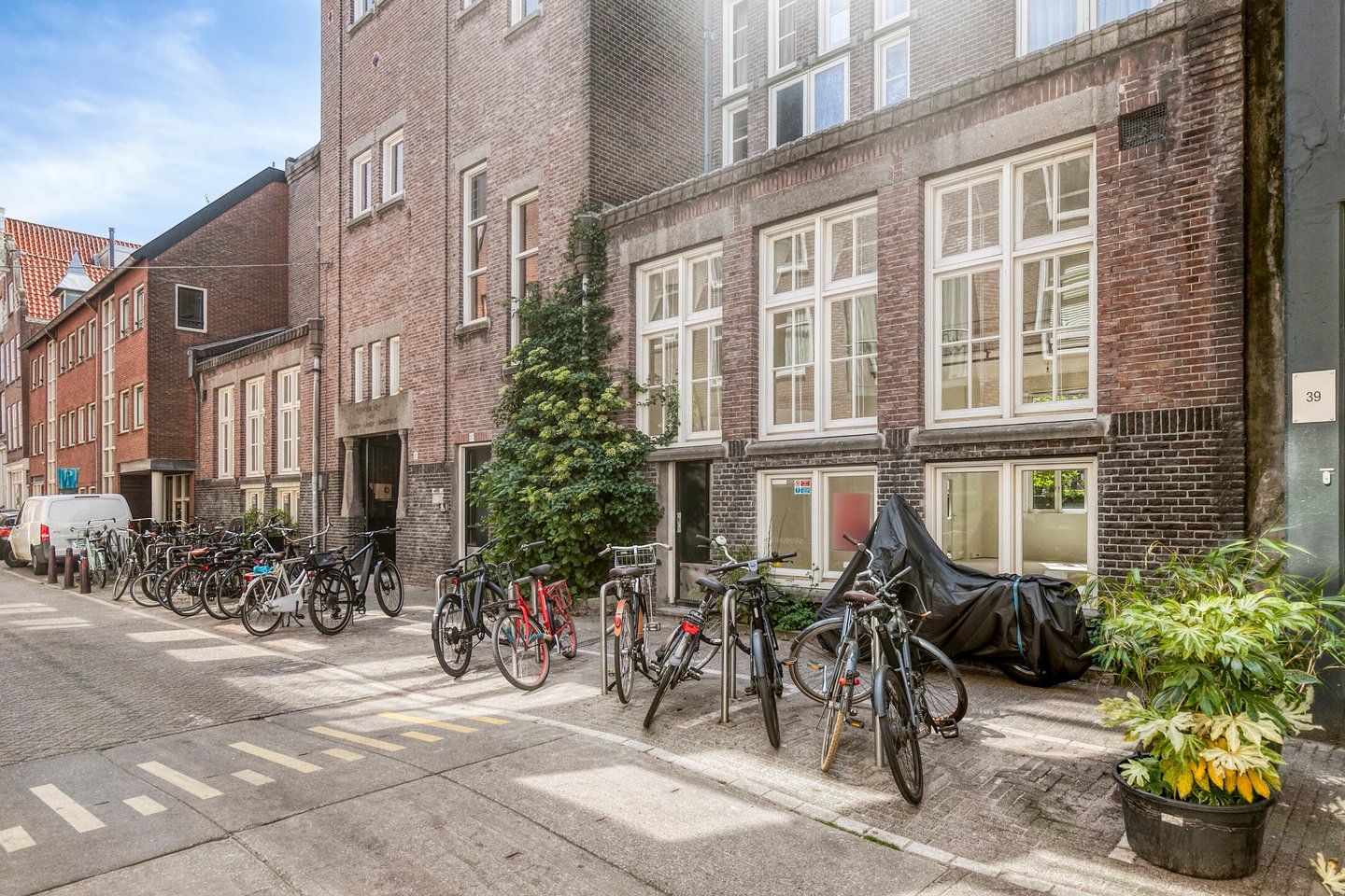 View photo 4 of Anjeliersstraat 35
