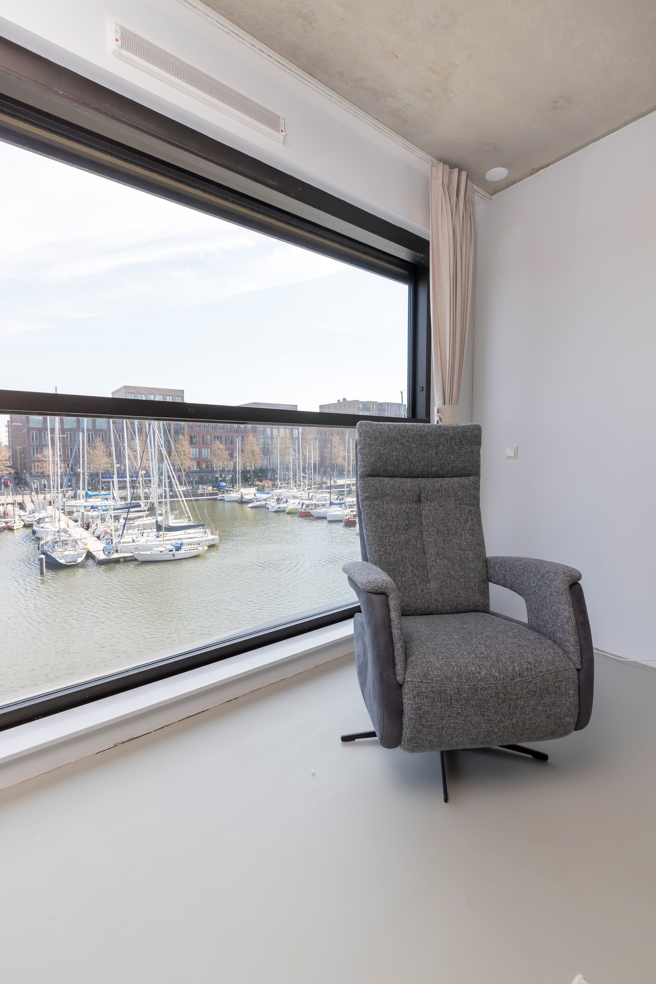 Foto 12 van Krijn Taconiskade 217