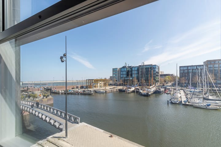 Foto 32 van Krijn Taconiskade 217