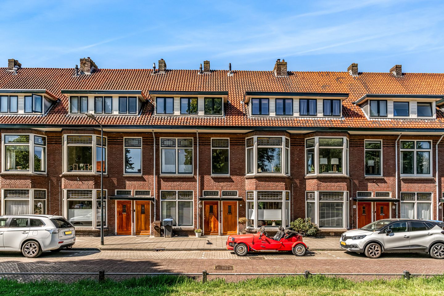 Photo 1 of Van Baerlestraat 8