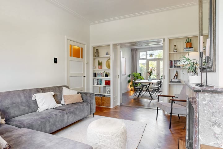 Photo 2 of Van Baerlestraat 8