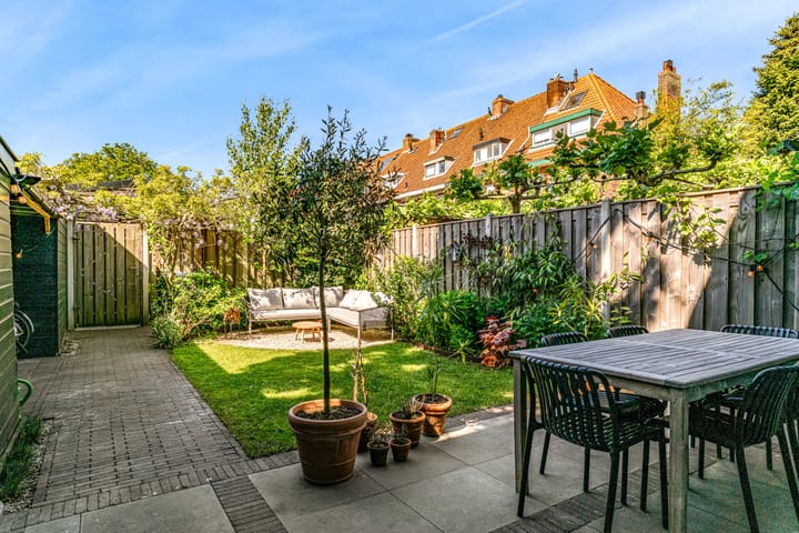 Photo 3 of Van Baerlestraat 8