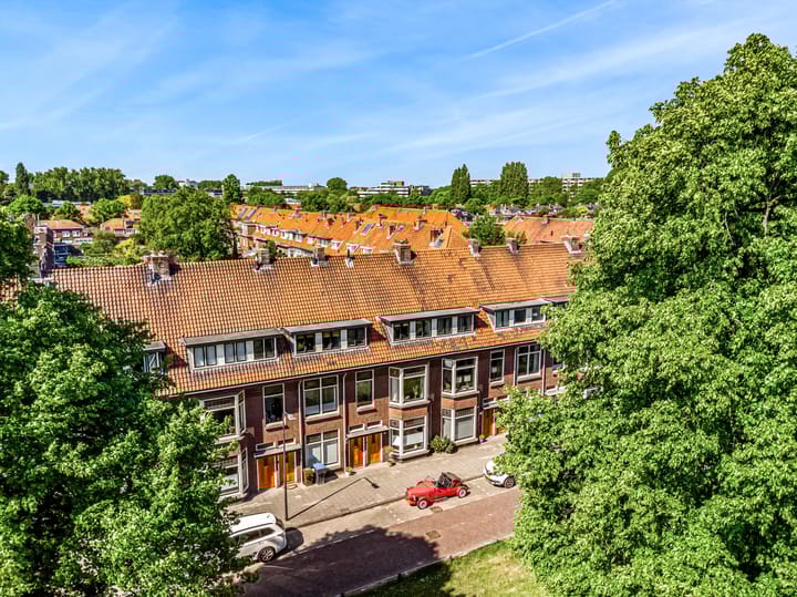 Photo 5 of Van Baerlestraat 8