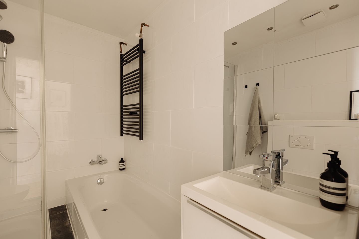 Photo 19 of Admiraal De Ruijterweg 480-3