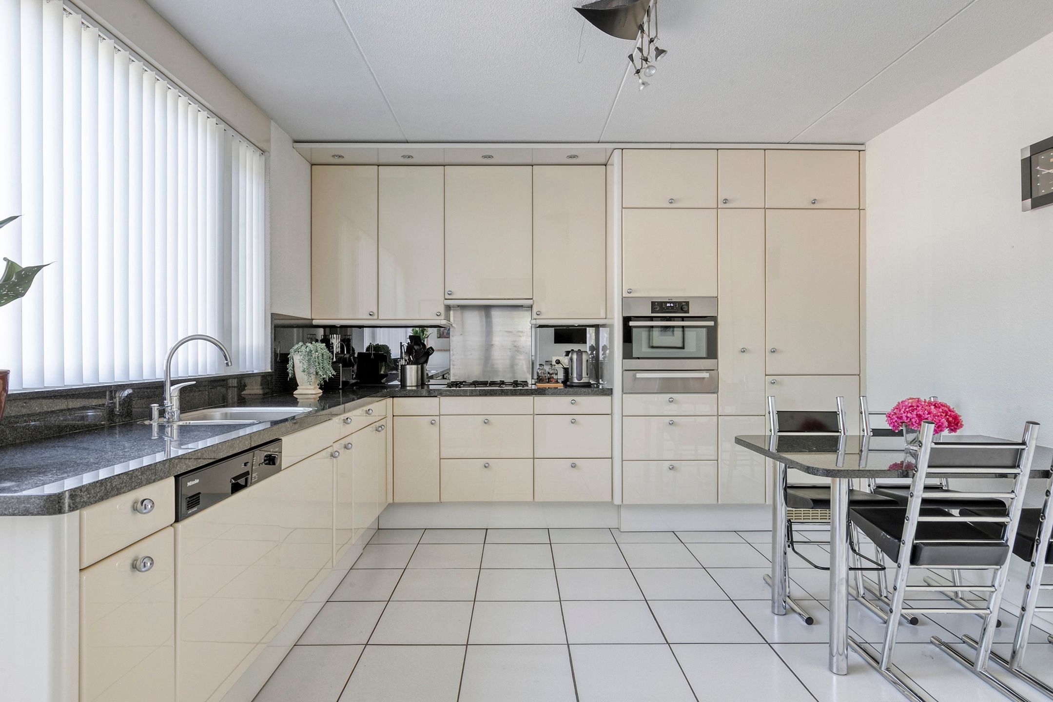 Foto 9 van Hoefbladstraat 6