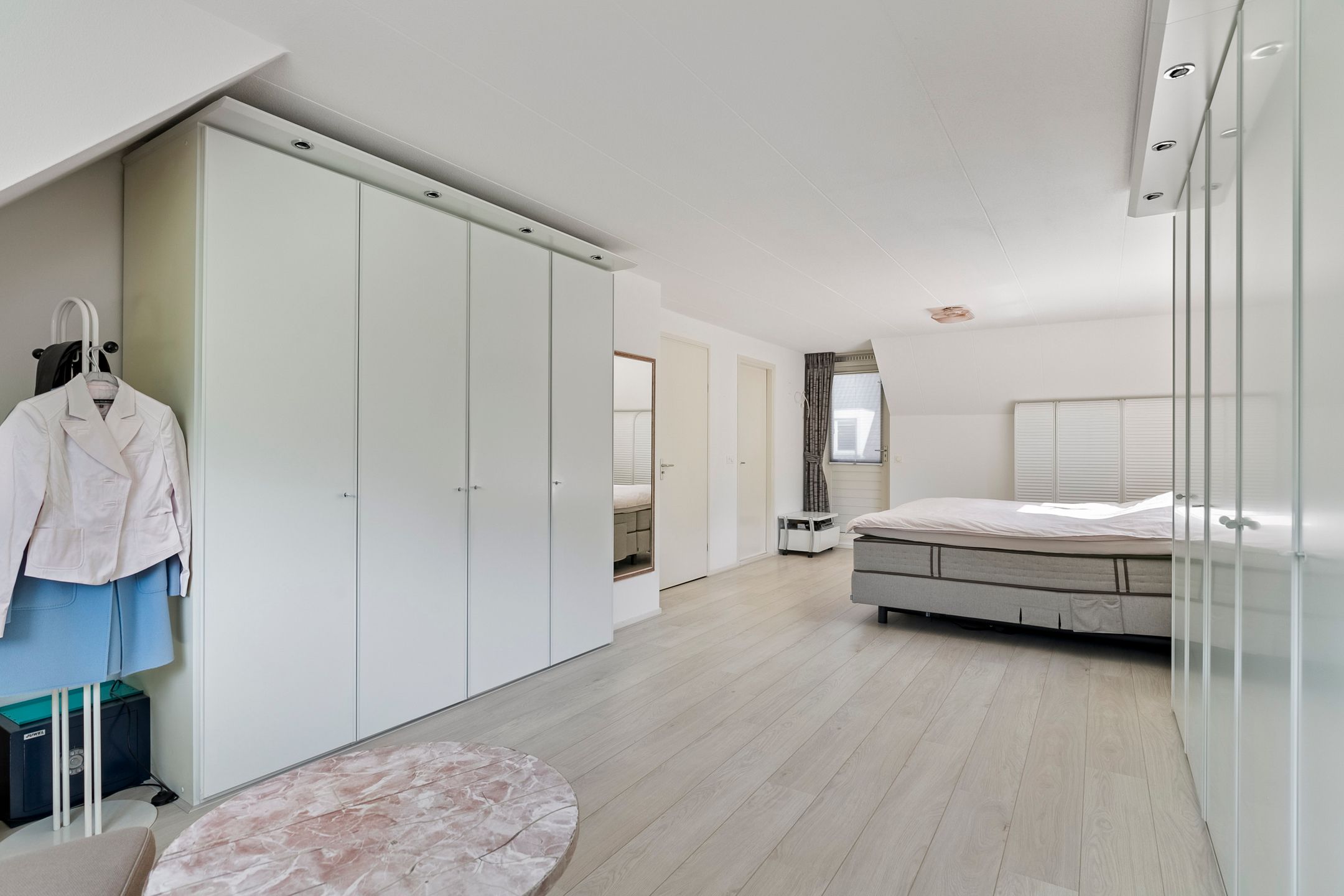 Foto 15 van Hoefbladstraat 6