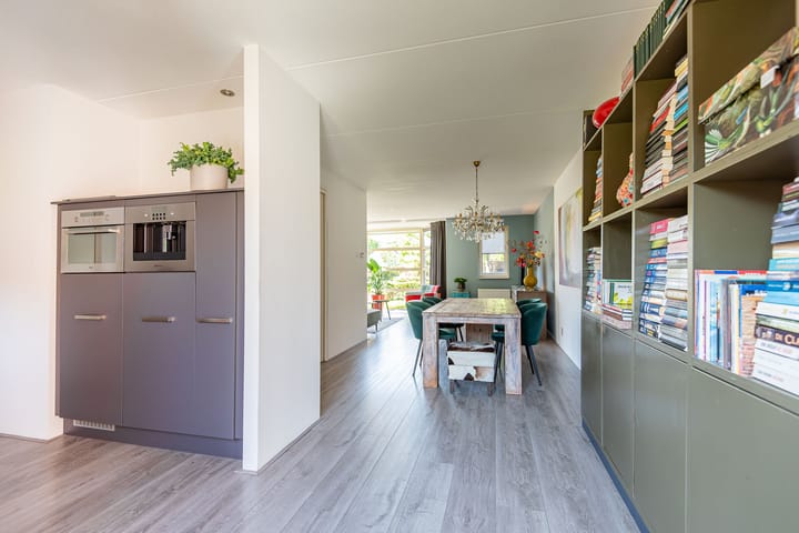 Foto 18 van Herman van Velzenstraat 21