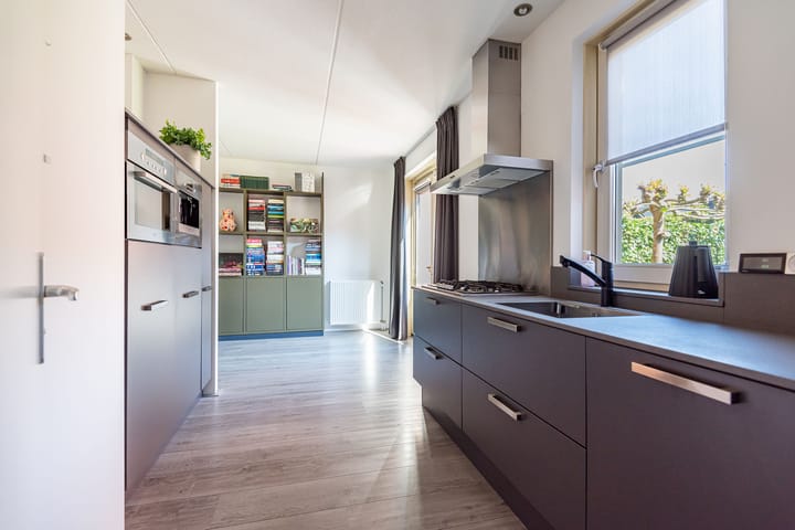 Foto 19 van Herman van Velzenstraat 21