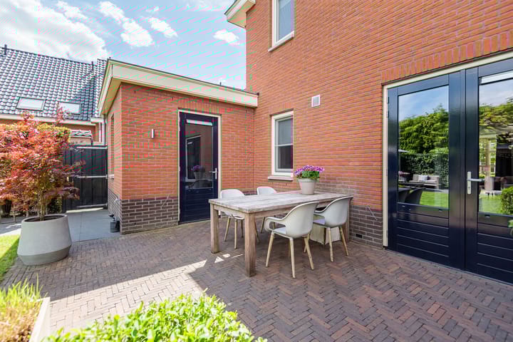 Foto 42 van Herman van Velzenstraat 21