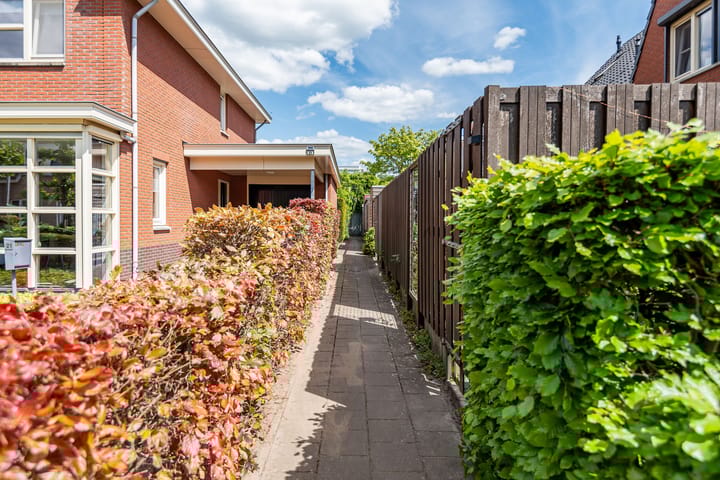 Foto 46 van Herman van Velzenstraat 21