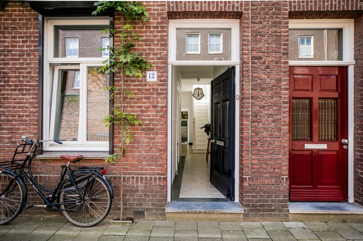 Photo 8 of Voogdijstraat 12