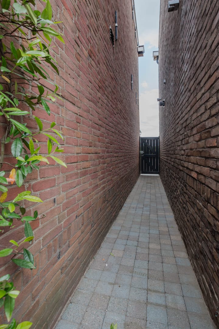 Photo 45 of Emmaweg 17