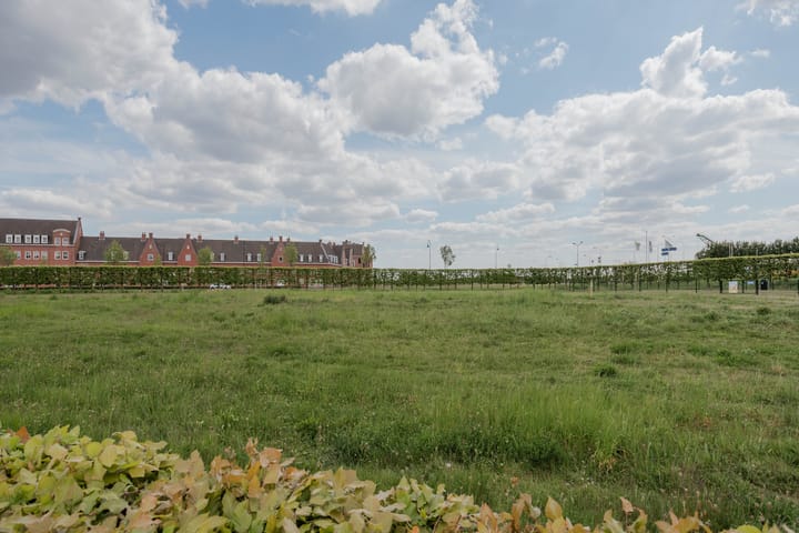 Photo 48 of Emmaweg 17