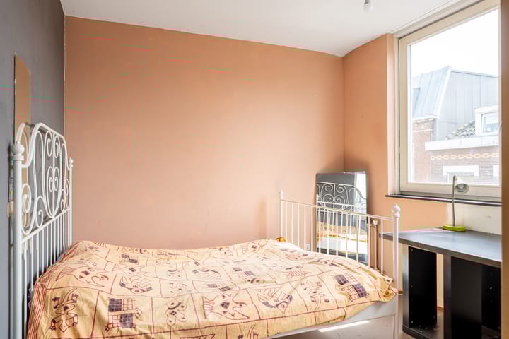 Foto 28 van Zestienhovenstraat 21