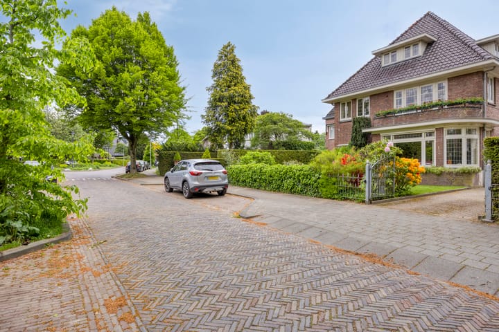 Foto 2 van Van der Duyn van Maasdamlaan 4