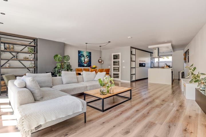 Foto 12 van Bisschop Romerostraat 132