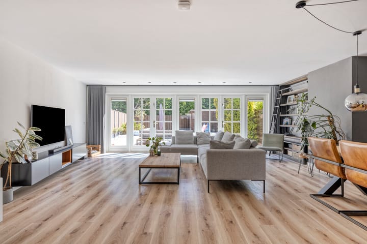 Foto 15 van Bisschop Romerostraat 132