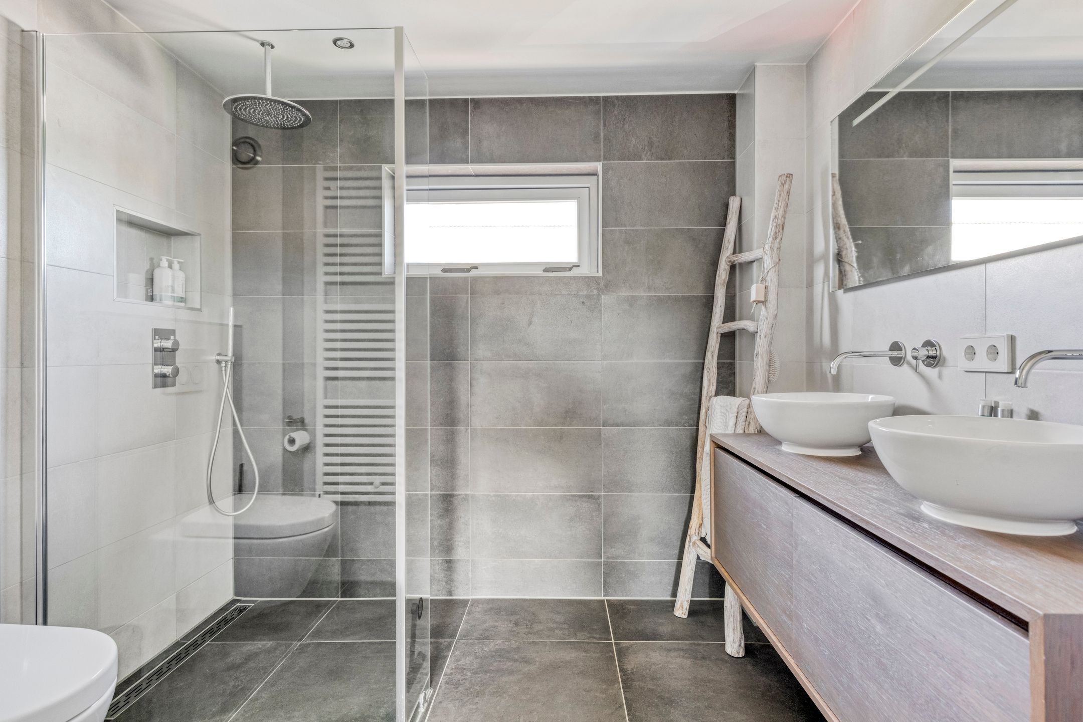 Foto 21 van Bisschop Romerostraat 132