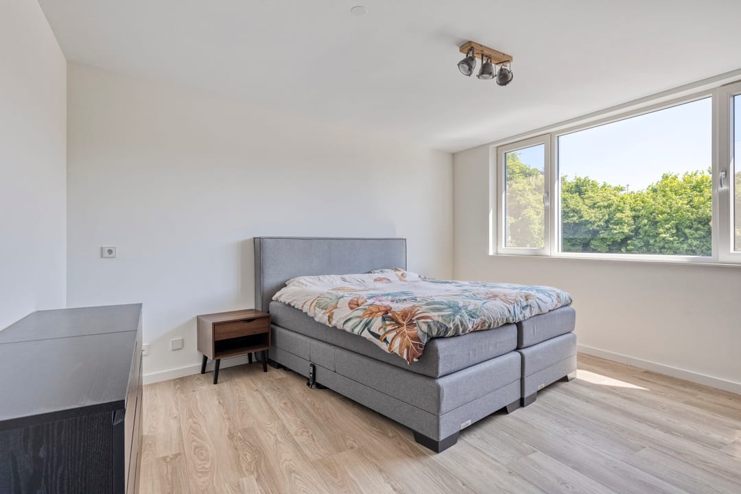 Foto 23 van Bisschop Romerostraat 132