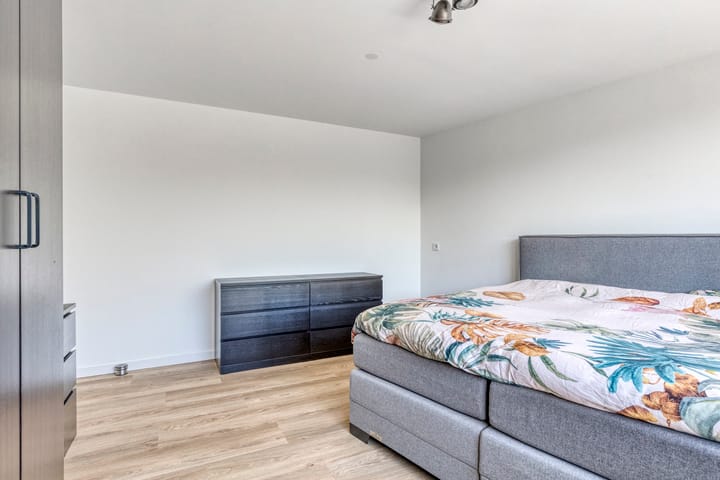 Foto 25 van Bisschop Romerostraat 132