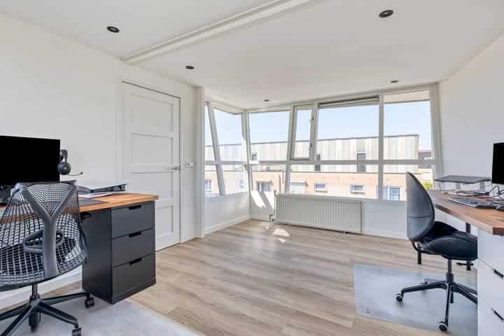 Foto 32 van Bisschop Romerostraat 132