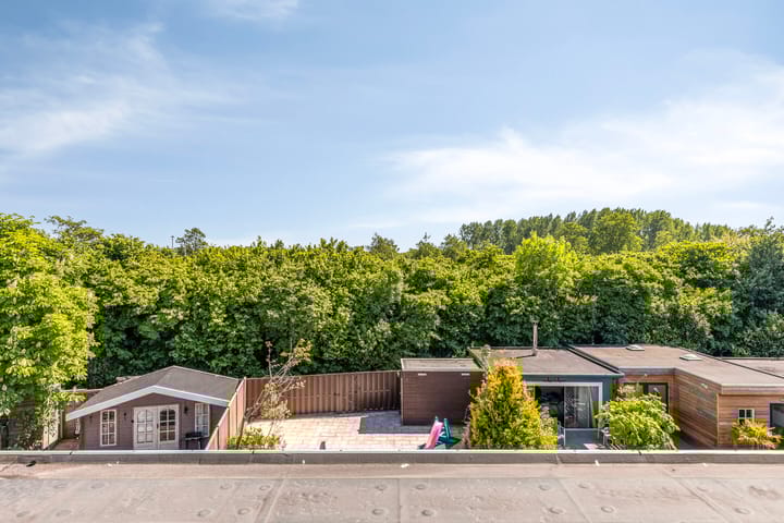 Foto 33 van Bisschop Romerostraat 132