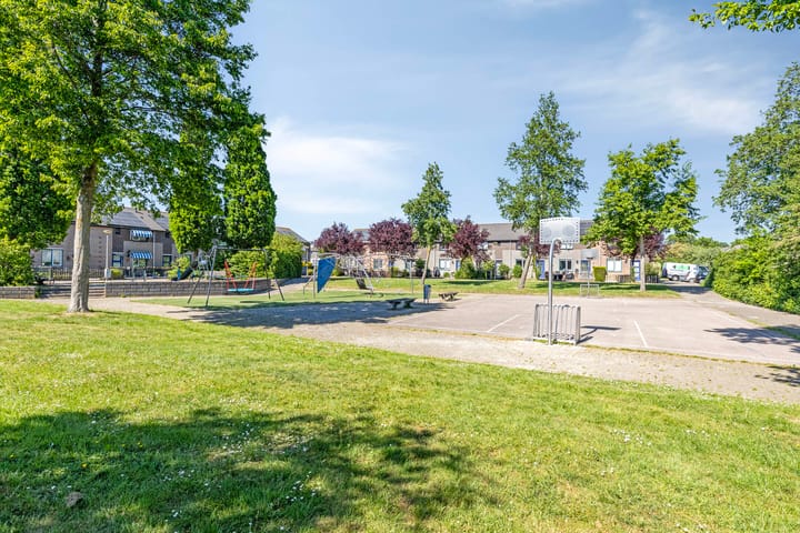 Foto 39 van Bisschop Romerostraat 132